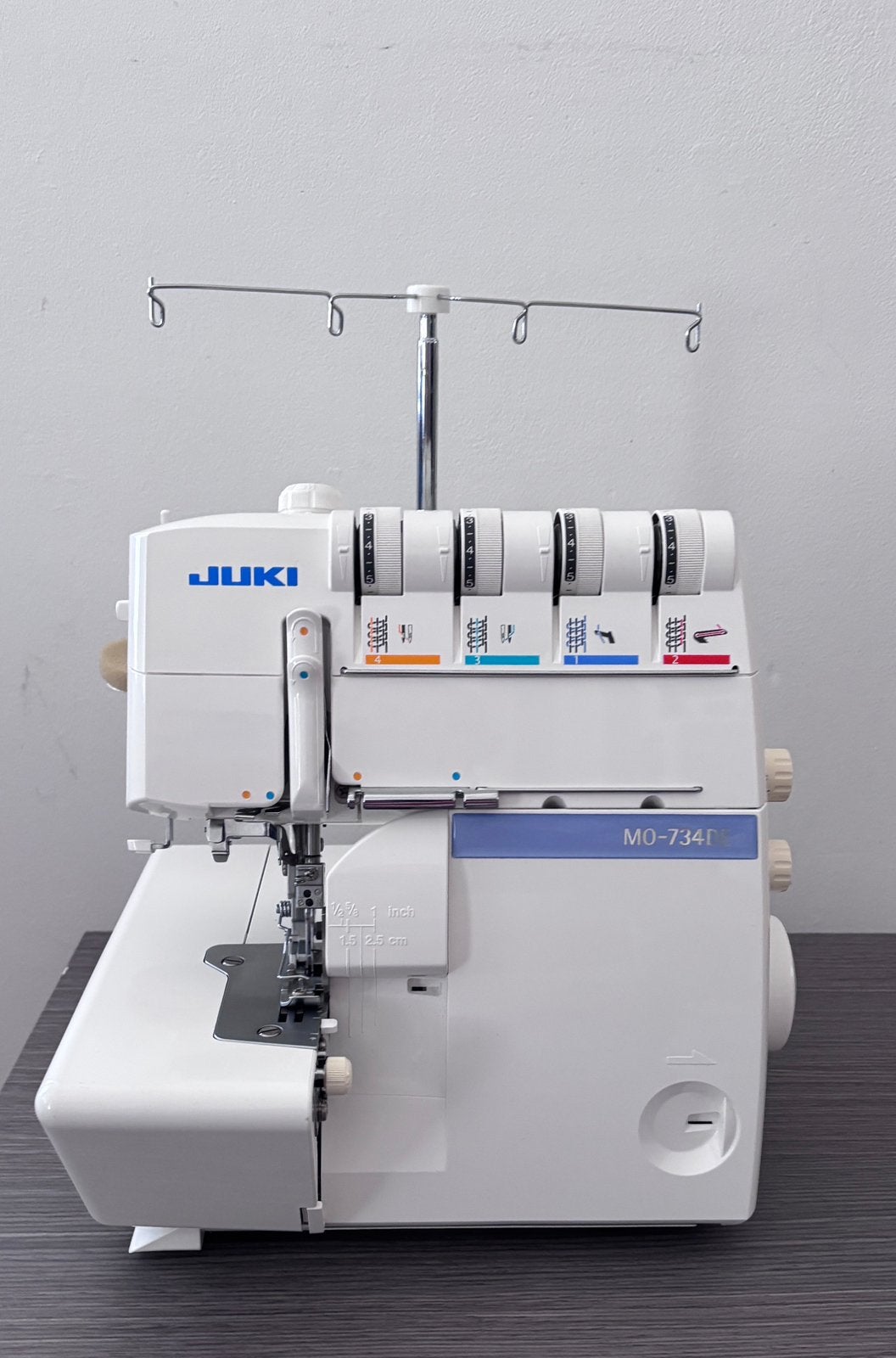 Juki MO 734 DE lockmachine zo goed als nieuw, Hobby en Vrije tijd, Naaimachines en Toebehoren, Ophalen, Zo goed als nieuw, Lockmachine