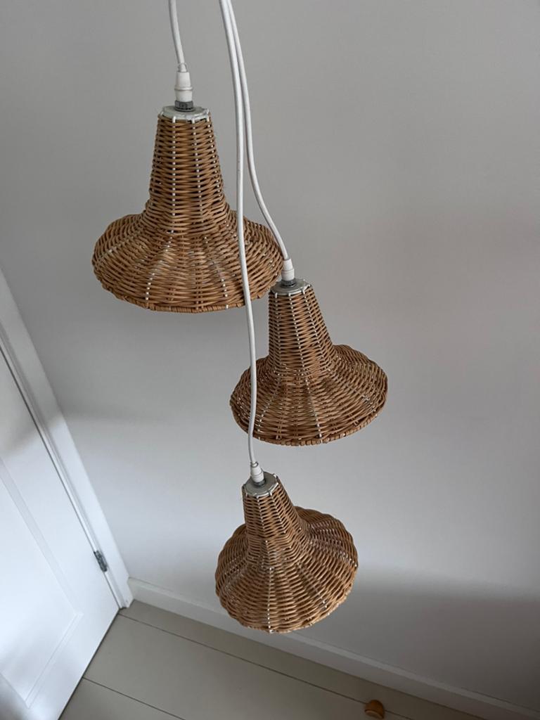 Rotan hanglamp met 3 lampenkapjes Loods 5, Huis en Inrichting, Ophalen, Zo goed als nieuw, Minder dan 50 cm