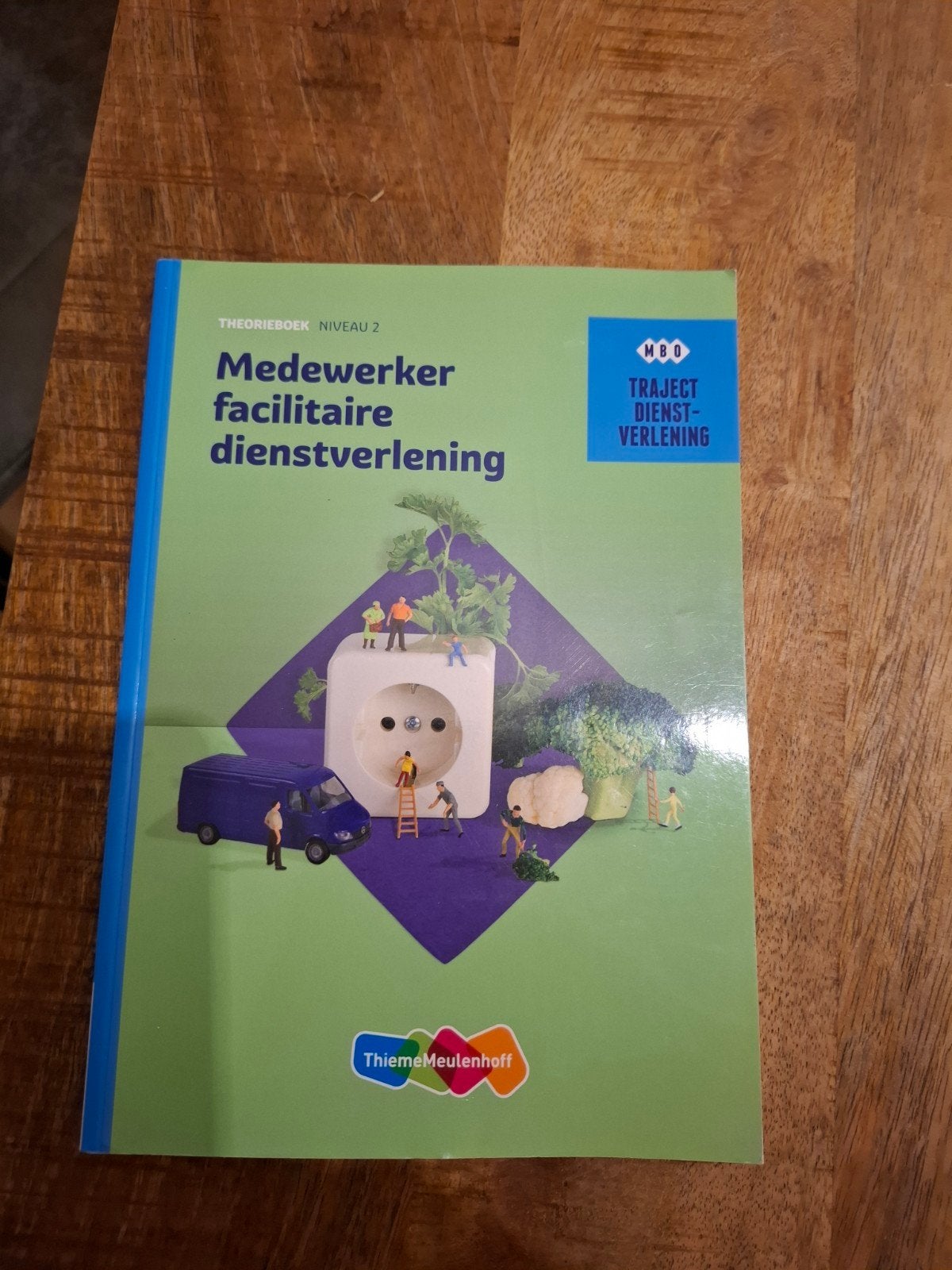 Theorieboek Medewerker facilitaire dienstverlening MBO, Boeken, Ophalen, Zo goed als nieuw, MBO, I.P. Berg, M.M.M. Riemsdijk