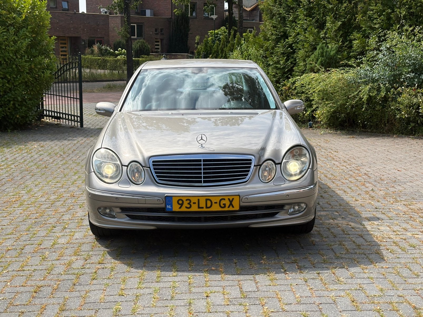 Mercedes-Benz E-Klasse 3.2 CDI E320 Sedan AUT 2002 Grijs, Auto's, Mercedes-Benz, Automaat, Achterwielaandrijving, Zwart, 3222 cc