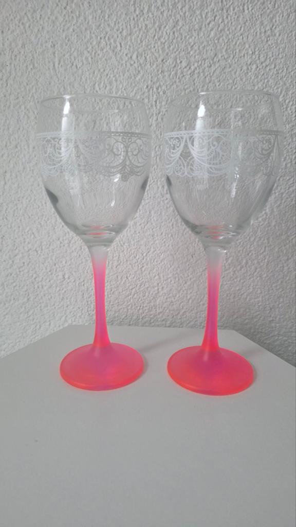 6 Wijn Glazen met Roze Voet en Sierlijk Motief, Ophalen