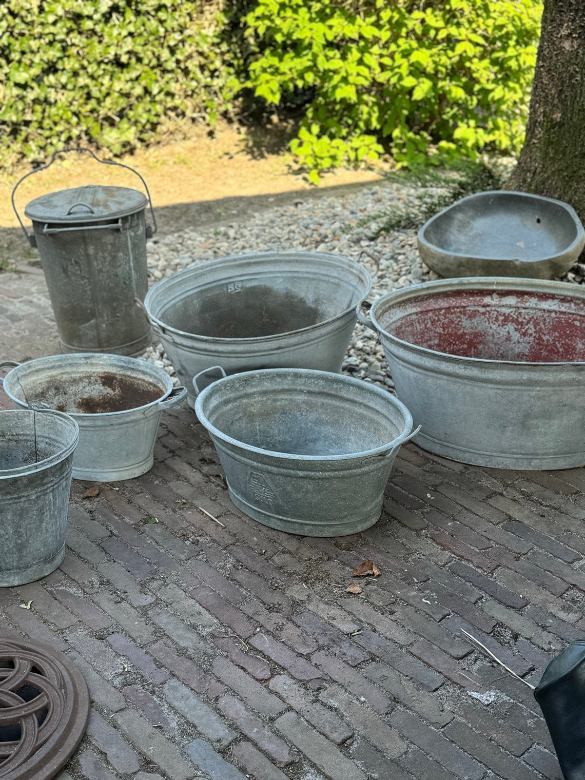 Diverse Zinken Emmer en Kuipen - Vintage Tuindecoratie, Antiek en Kunst, Ophalen