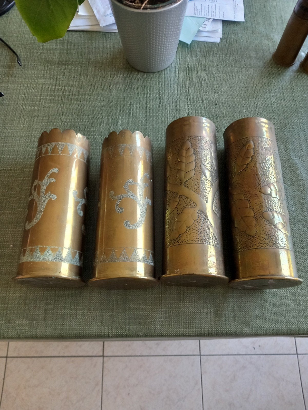 2 Koppels lege Duitse gesculpteerde 7,7cm Hulzen WO1, Ophalen of Verzenden, Landmacht, Duitsland, Hulzen of Bodemvondsten