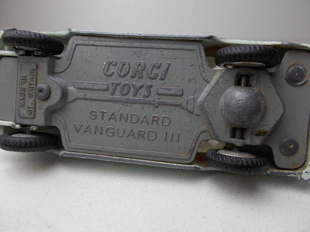 1957 Corgi Toys 207 STANDARD VANGUARD III SALOON., Ophalen of Verzenden, Gebruikt, Auto, Corgi