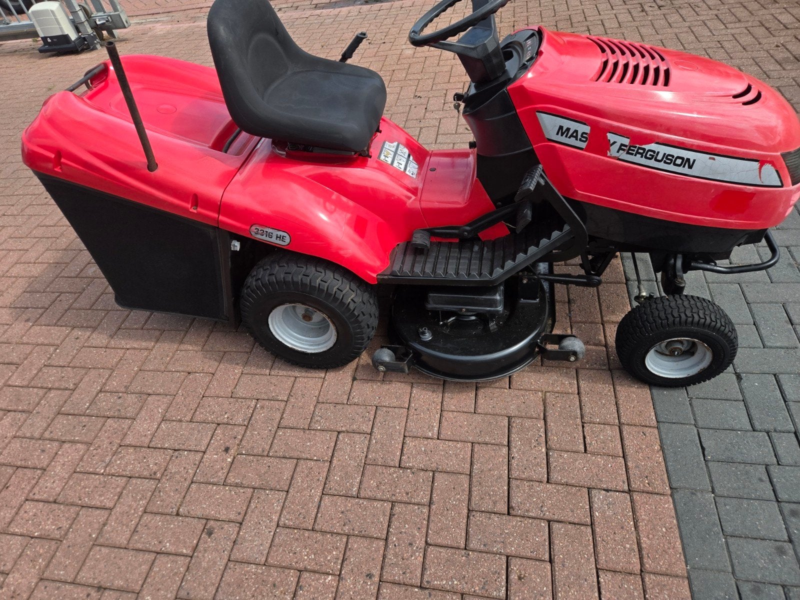 Massey Ferguson
hydro /automaat
17/5 pk b&, Ophalen of Verzenden, 50 cm of meer