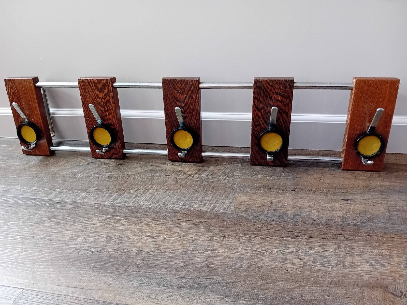 Vintage kapstok teak en chroom, Huis en Inrichting, Woonaccessoires | Kapstokken, Wandkapstok, Gebruikt, Ophalen of Verzenden