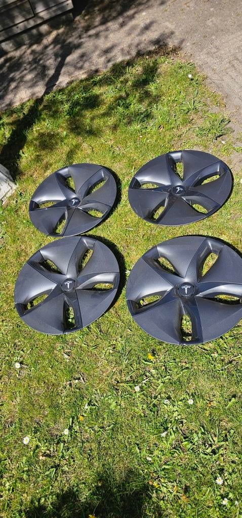Ongebruikte Tesla Model 3 Aero wieldoppen set (4 stuks), Auto diversen, Wieldoppen, Ophalen of Verzenden, Gebruikt
