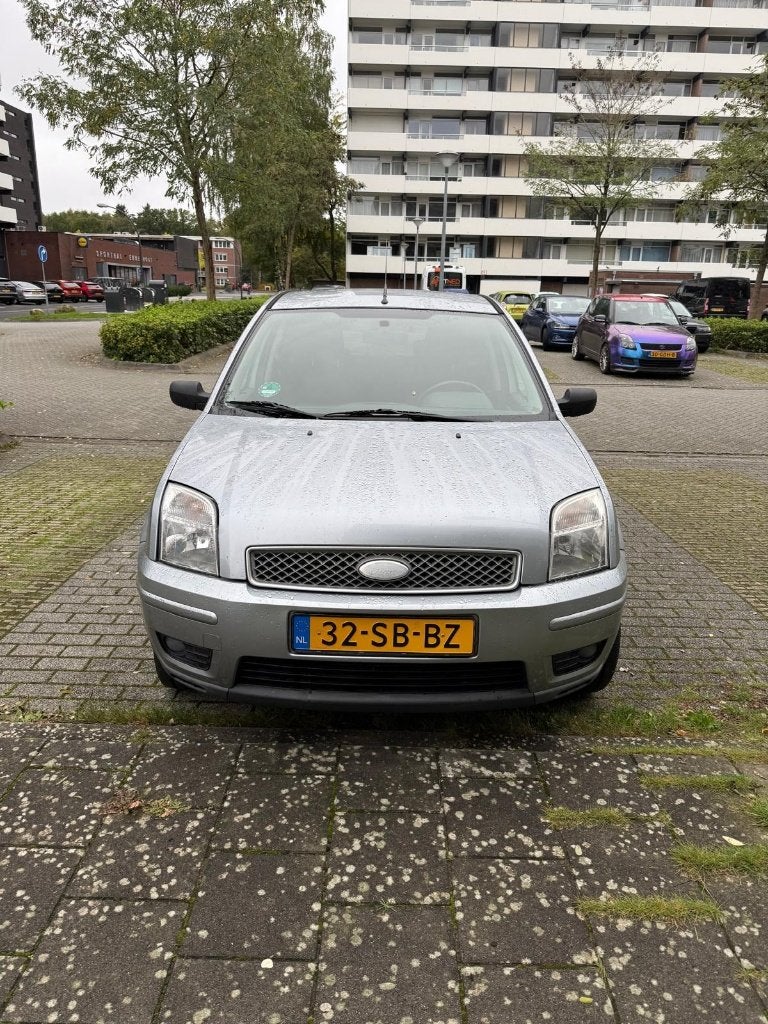 Ford Fusion 1.4 16V 2005 Grijs, Auto's, Voorwielaandrijving, 15 km/l, 40 €/maand, Origineel Nederlands