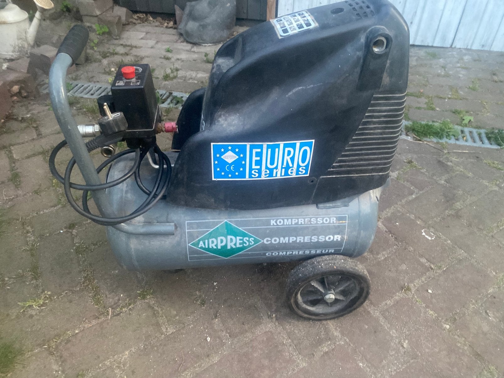 Compessor opknapper druk regel ventiel lek/defect, Minder dan 25 liter, Ophalen, Gebruikt, Minder dan 200 liter/min