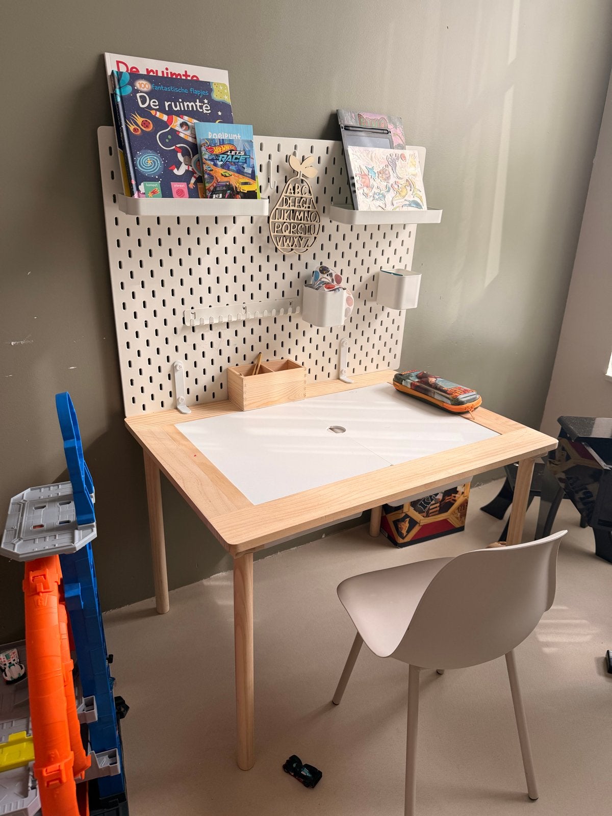 Ikea Montessori Bureau met bakjes - Zo goed als nieuw, Ophalen, Zo goed als nieuw, Tafel(s)