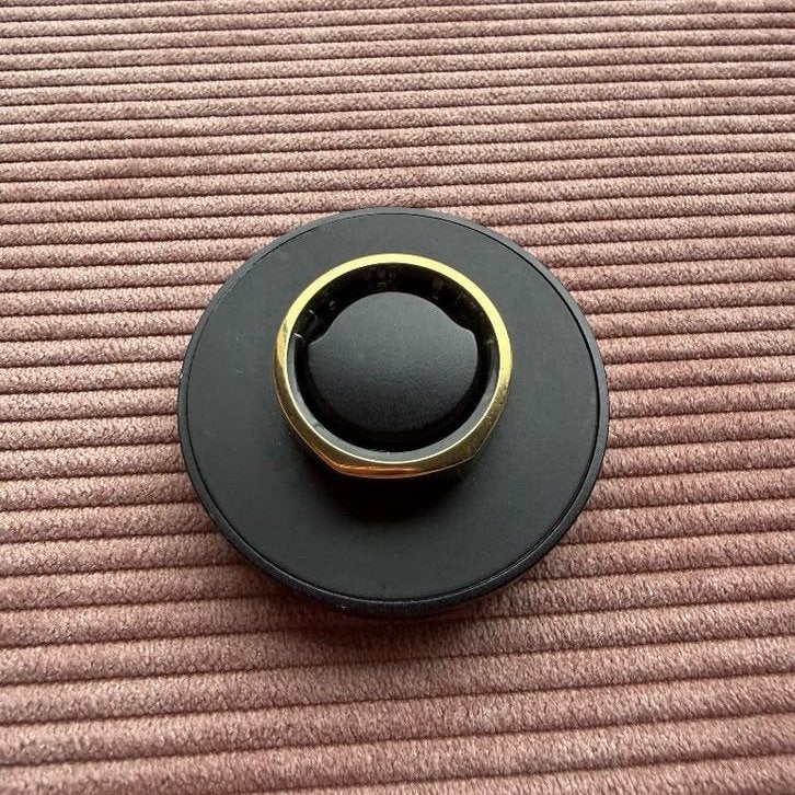 Oura Ring Heritage Gen 3 goud maat 9 met oplaaddock, Gebruikt, Verzenden, Android, Waterdicht