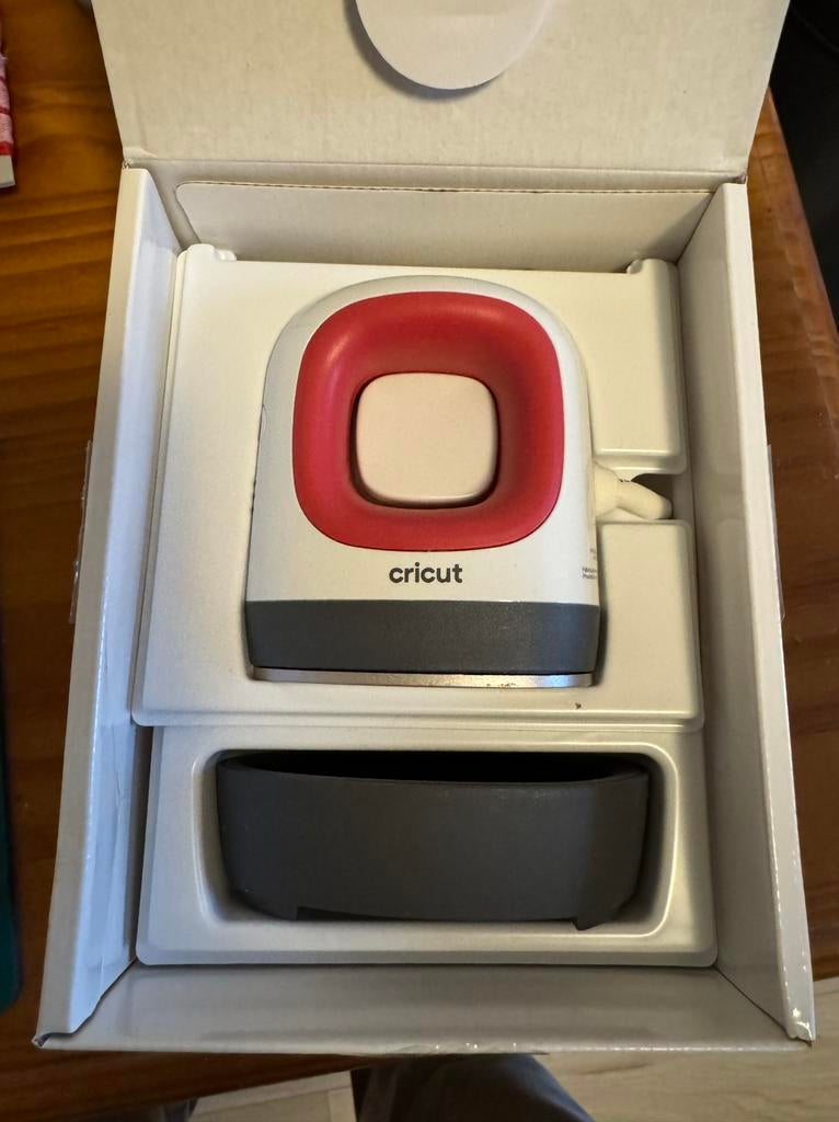 Cricut EasyPress Mini - Mini maar krachtig hittepers, Hobby en Vrije tijd, Knutselen, Ophalen, Overige thema's, Zo goed als nieuw
