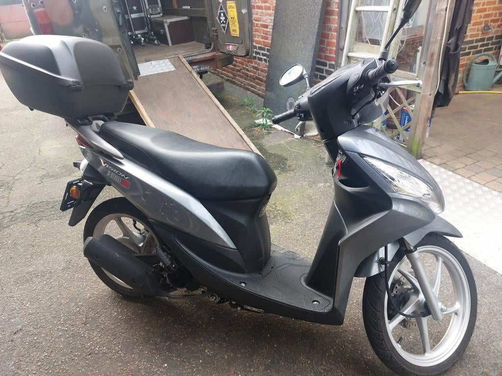 Te koop scooter 49cc honda vision, Ophalen, Benzine