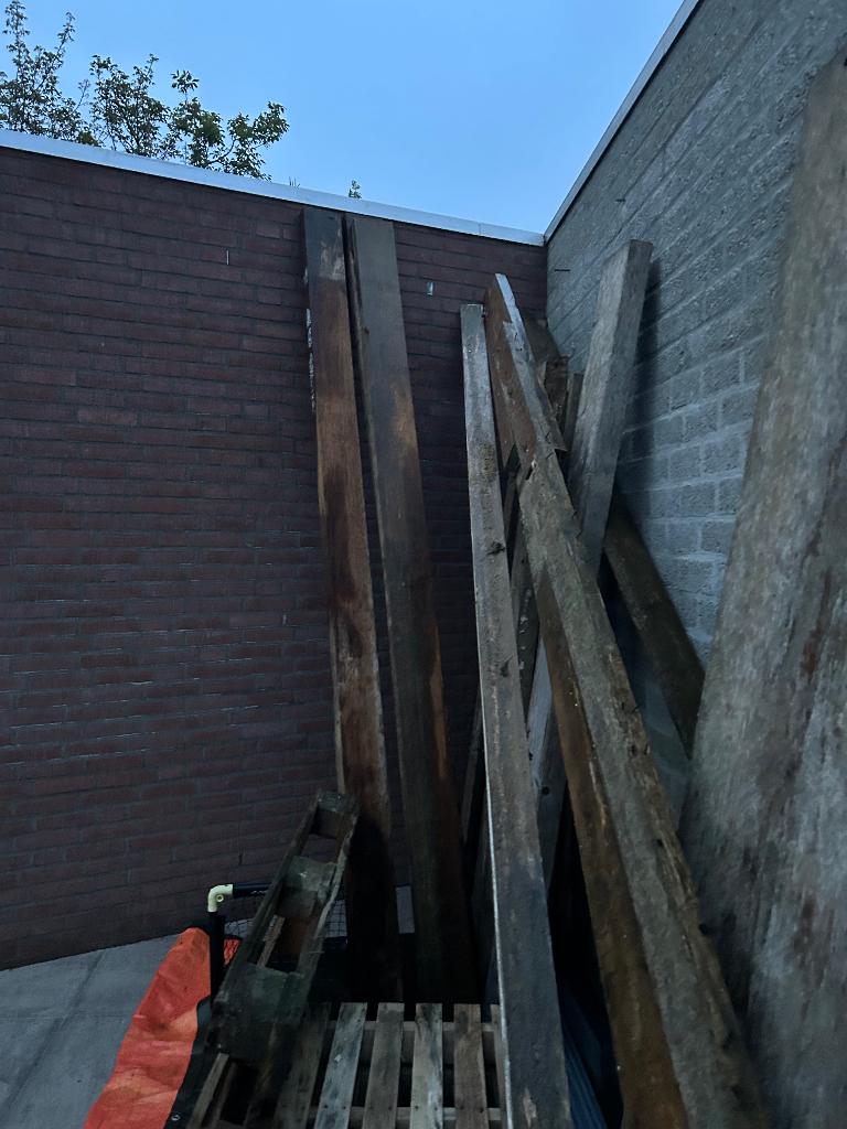 GRATIS AF TE HALEN - Houten balken en planken, Ophalen, Gebruikt, Balk, Overige houtsoorten