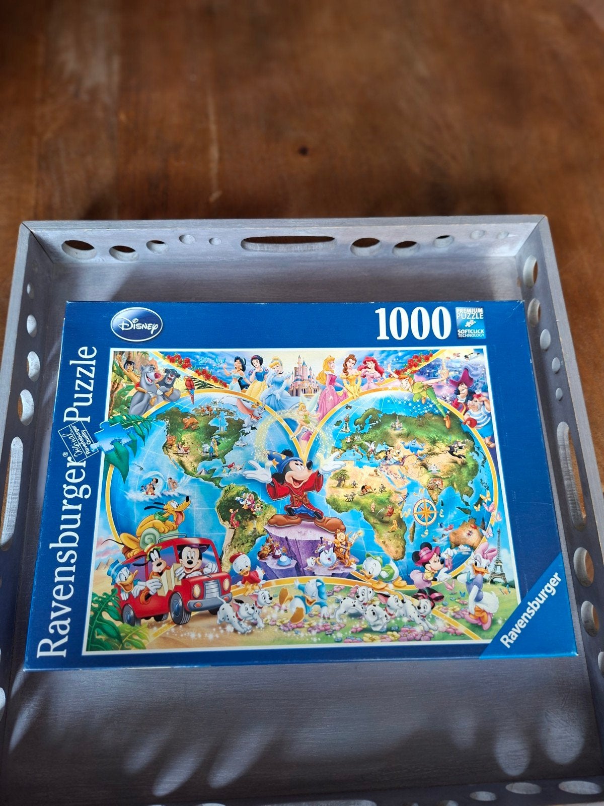 Ravensburger puzzle Disney's wereldkaart zgan en compleet, Ophalen of Verzenden, 500 t/m 1500 stukjes, Zo goed als nieuw, Legpuzzel