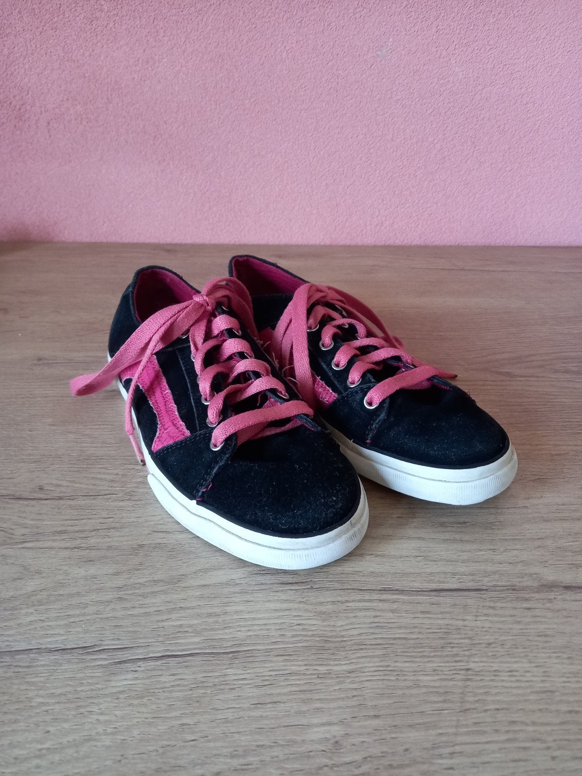Zwarte sneakers met roze veters etnies - Maat 38, Etnies, Zwart, Ophalen of Verzenden, Sneakers of Gympen
