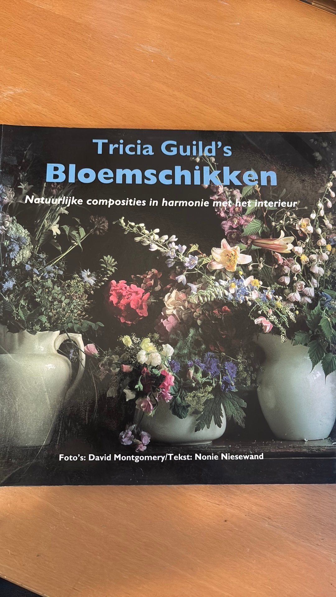 Tricia Guild’s bloemschikken - Natuurlijke composities in ha, Ophalen of Verzenden, Zo goed als nieuw, Interieur en Design