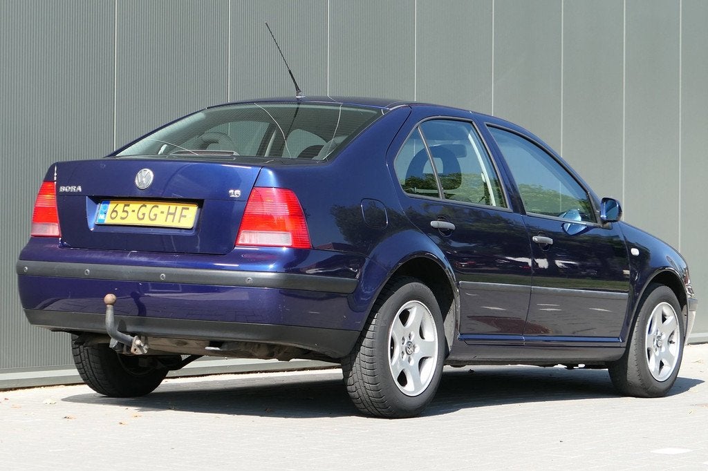 Volkswagen Bora 1.6 Trendline Automaat NAP Airco Cruise, Auto's, Volkswagen, Stof, Gebruikt, 4 cilinders, Blauw