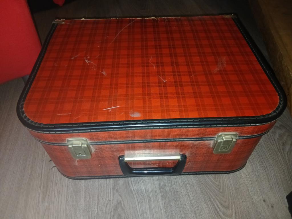 Anker Naaimachine met Koffer en Accessoires, Hobby en Vrije tijd, Naaimachines en Toebehoren, Ophalen