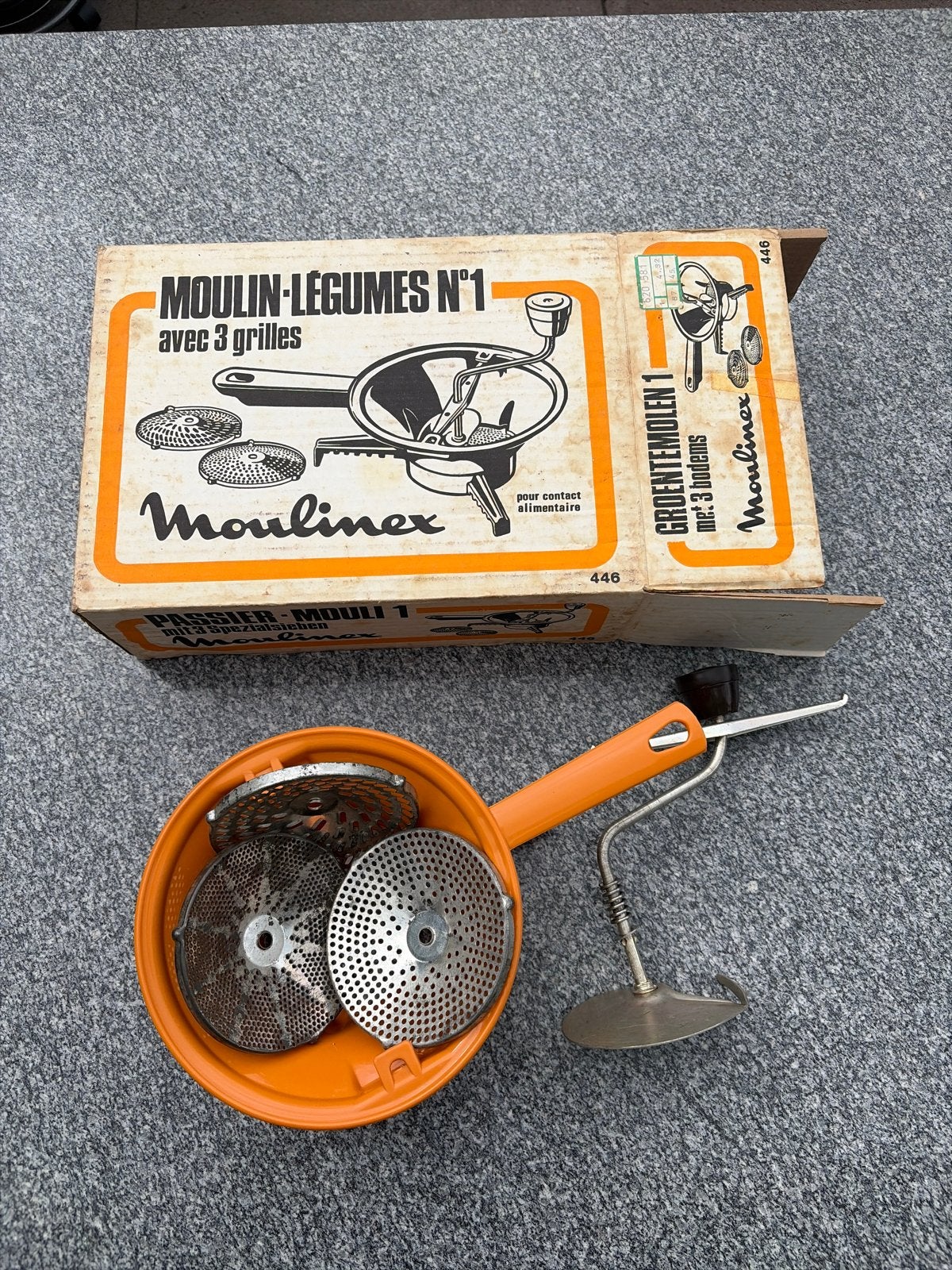 Vintage Moulinex Groentemolen nr. 1 met 3 raspen, Ophalen of Verzenden