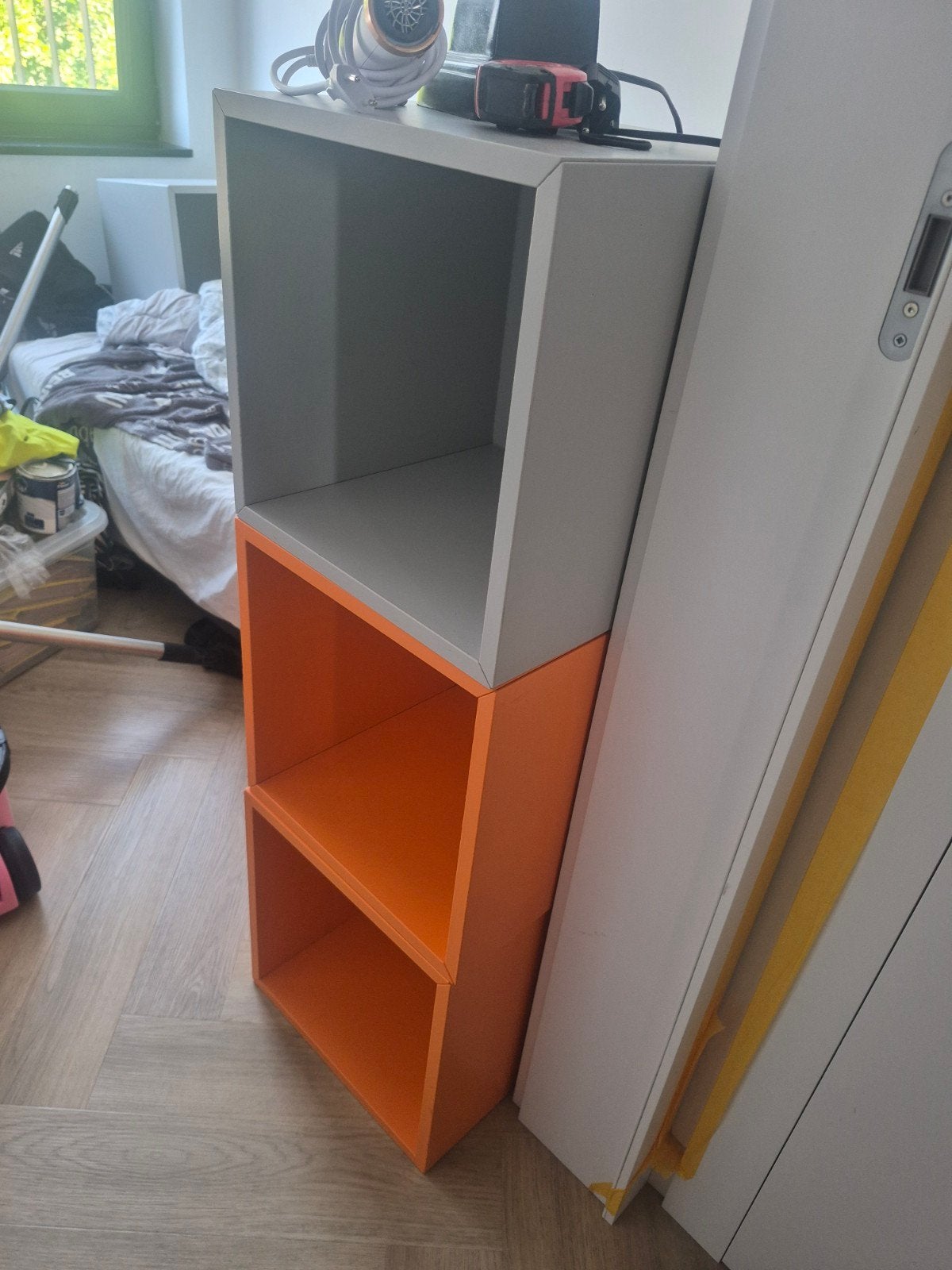 Moderne kubus kast - grijs en oranje 5 stuks gratis, Ophalen, Minder dan 50 cm, Gebruikt, Modern, Speels