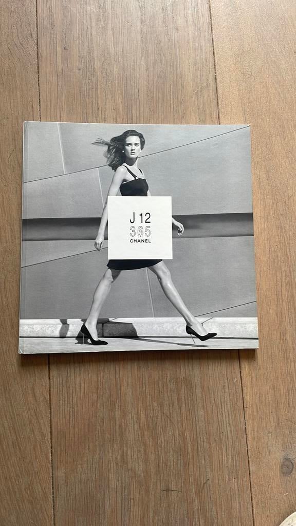 Chanel horloge catalogus J12 365, Ophalen of Verzenden, Zo goed als nieuw, Catalogus