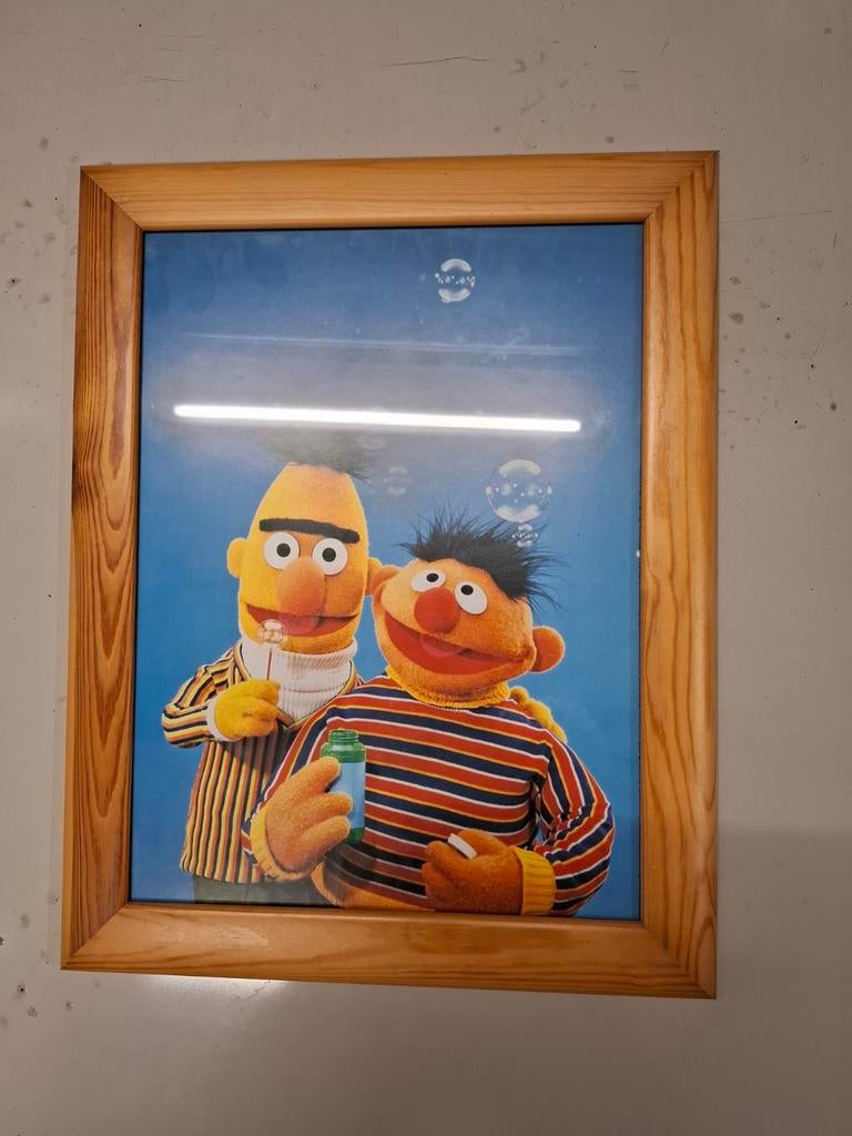 Sesamstraat Bert en Ernie Poster in Houten Lijst, Huis en Inrichting, Ophalen, Gebruikt, 50 tot 75 cm, Foto of Poster