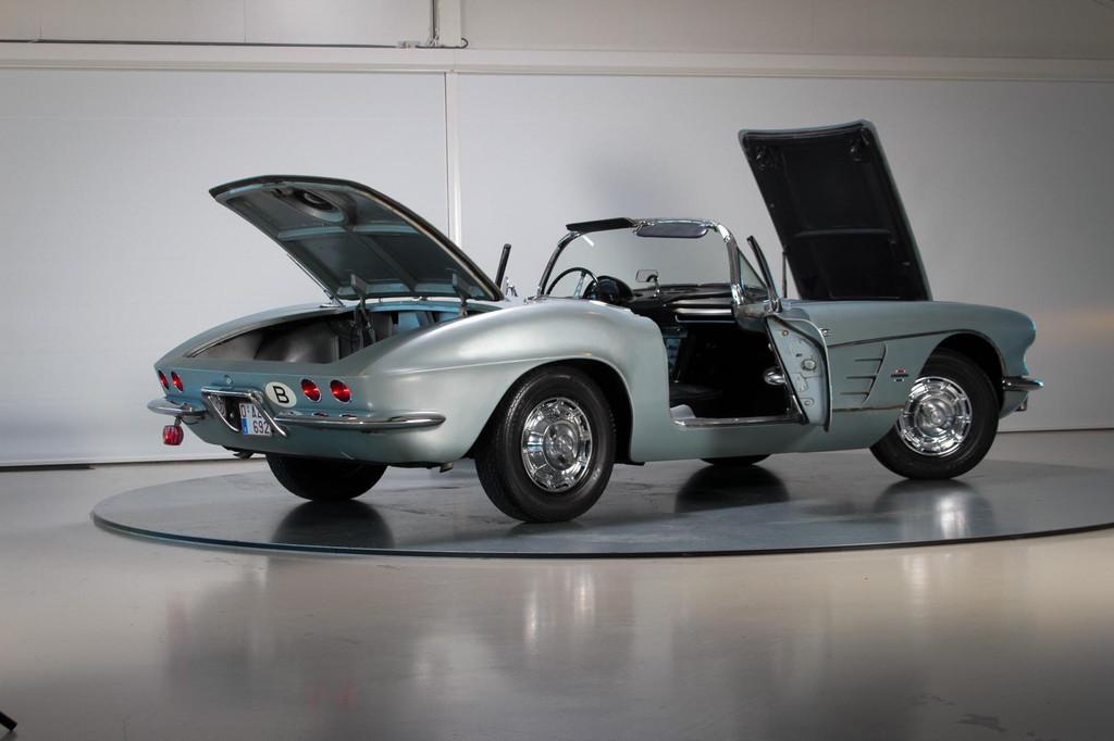 1961 Chevrolet Corvette C1 Convertible with Hardtop Survivor, Auto's, Achterwielaandrijving, Zwart, Bedrijf, Handgeschakeld