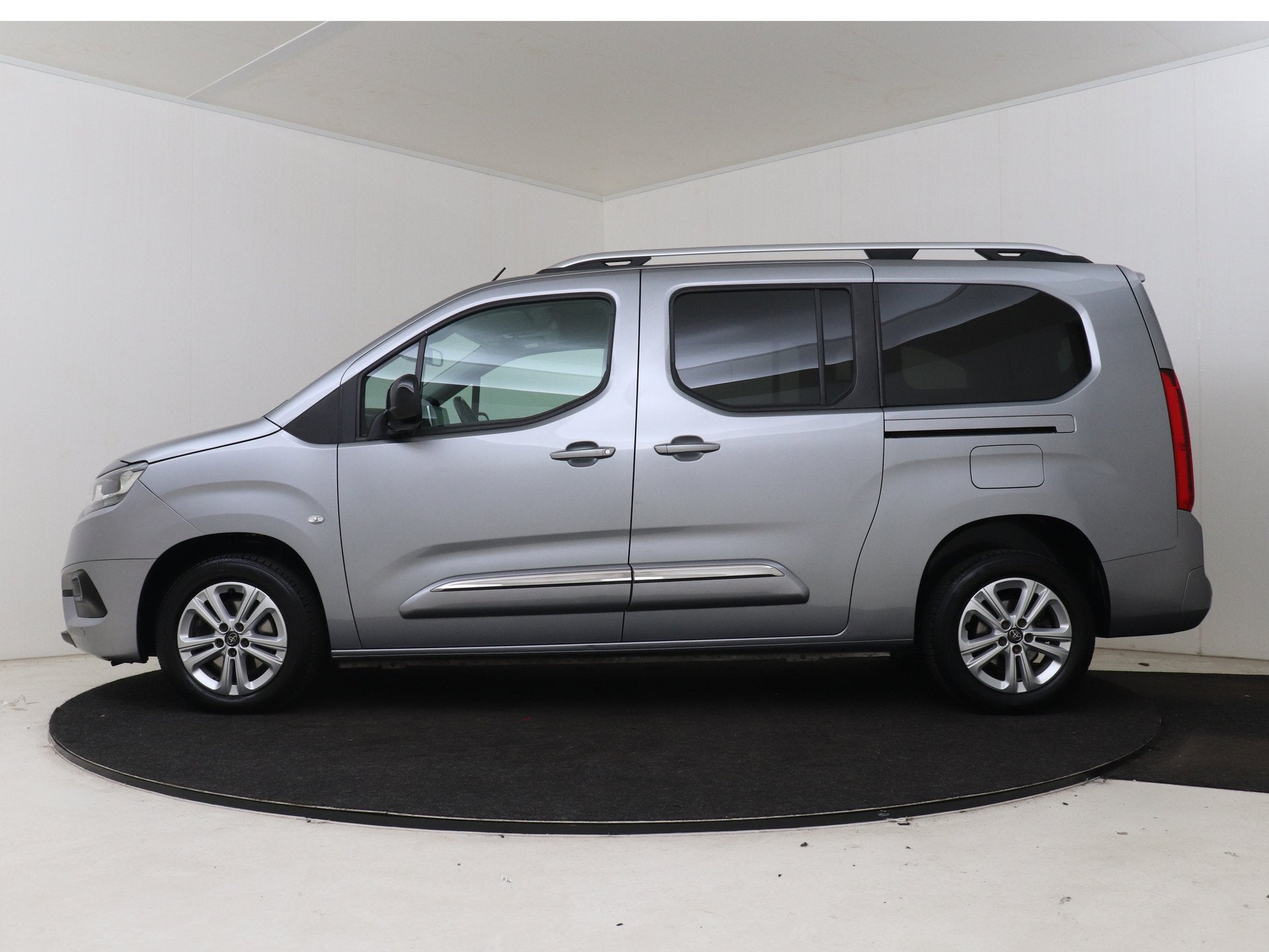 Toyota PROACE CITY Verso 1.2 Turbo Dynamic Long 7p Automaat, Stof, 7 stoelen, 14 km/l, Bedrijf