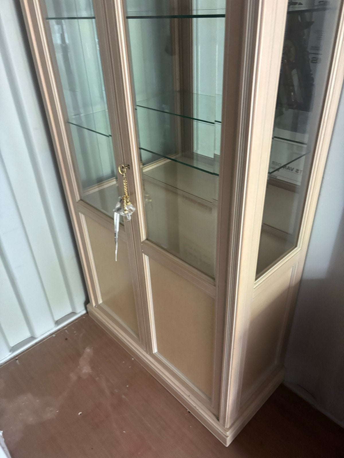 Mooie vitrinekast met glazen planken, Ophalen, Gebruikt, 50 tot 100 cm, Glas