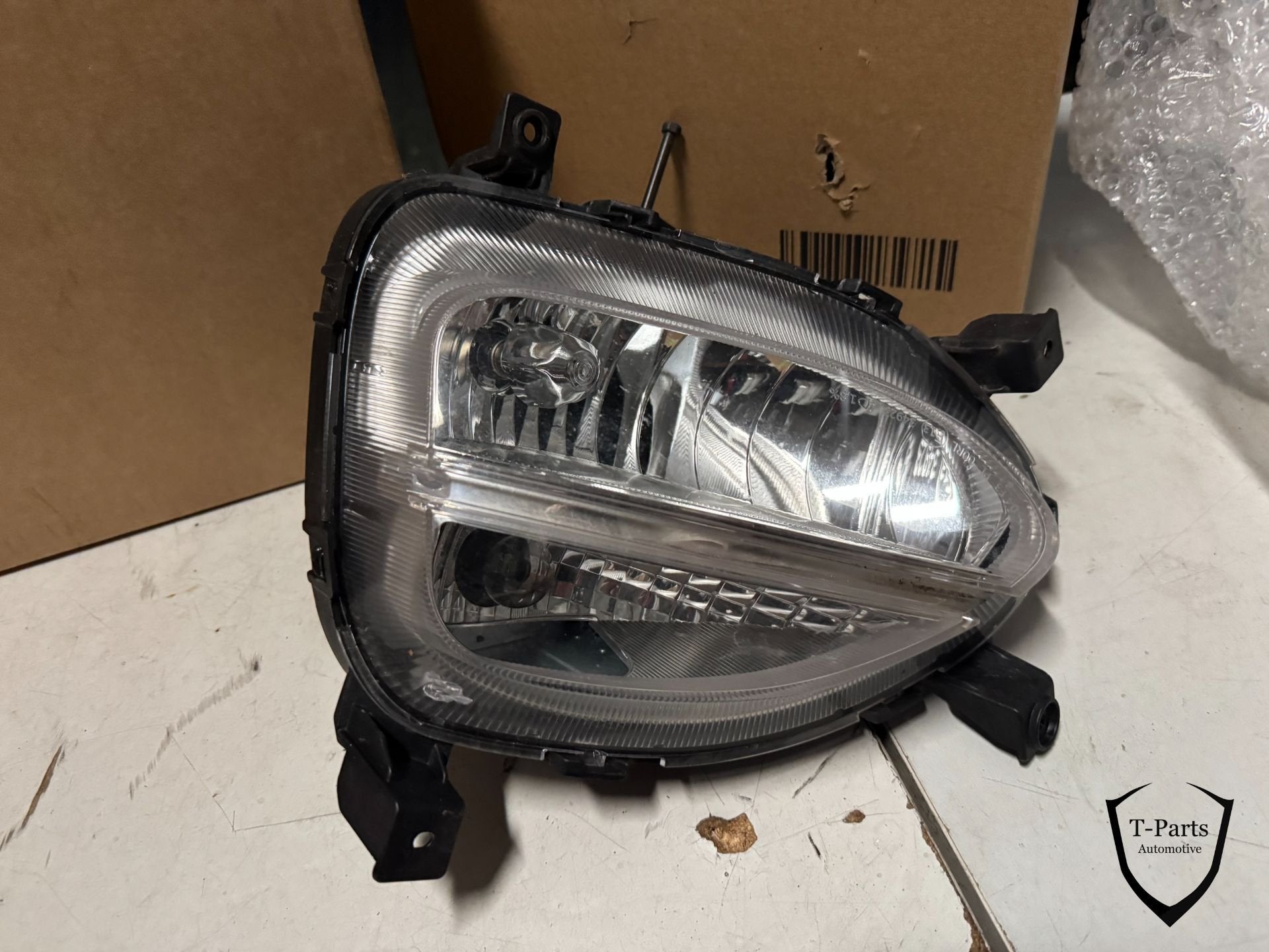 hyundai i20 mistlamp links 92201C8900, Gebruikt, Heolleung-ro 12
06797  Seoul, Ophalen of Verzenden, Info@hyundai.com
