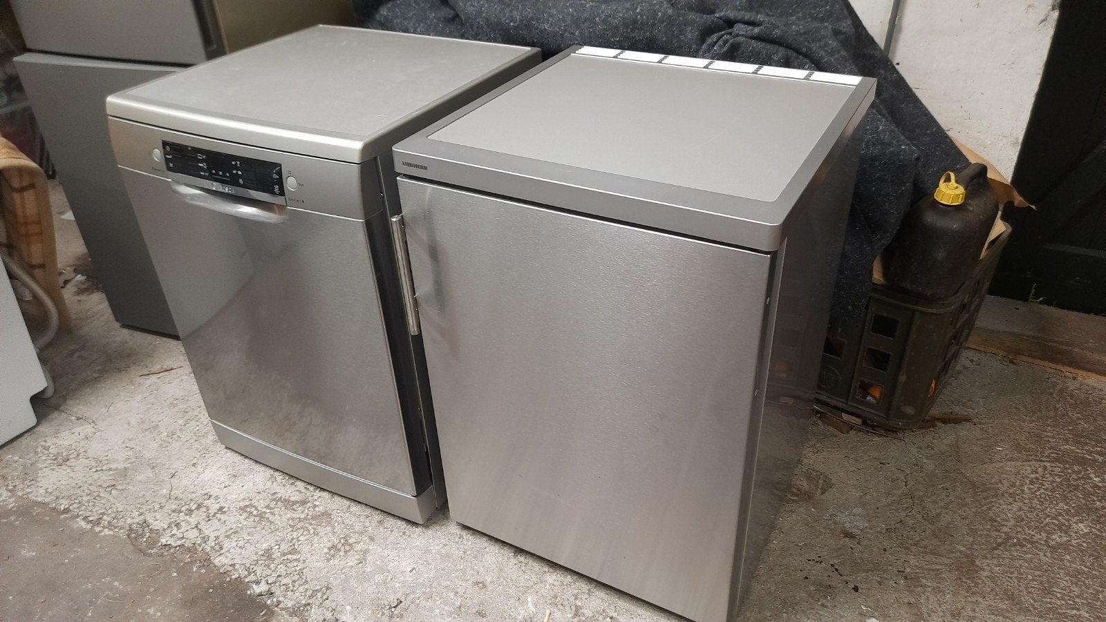 Liebherr RVS koelkast en Bosch RVS vaatwasser in nieuwstaat, Zonder vriesvak, 100 tot 150 liter, Zo goed als nieuw, 45 tot 60 cm