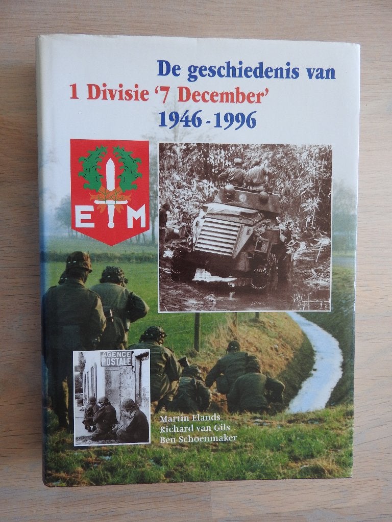 De geschiedenis van 1 Divisie '7 December' 1946-1996, Boeken, Ophalen of Verzenden, Tweede Wereldoorlog, Zo goed als nieuw, Overige onderwerpen