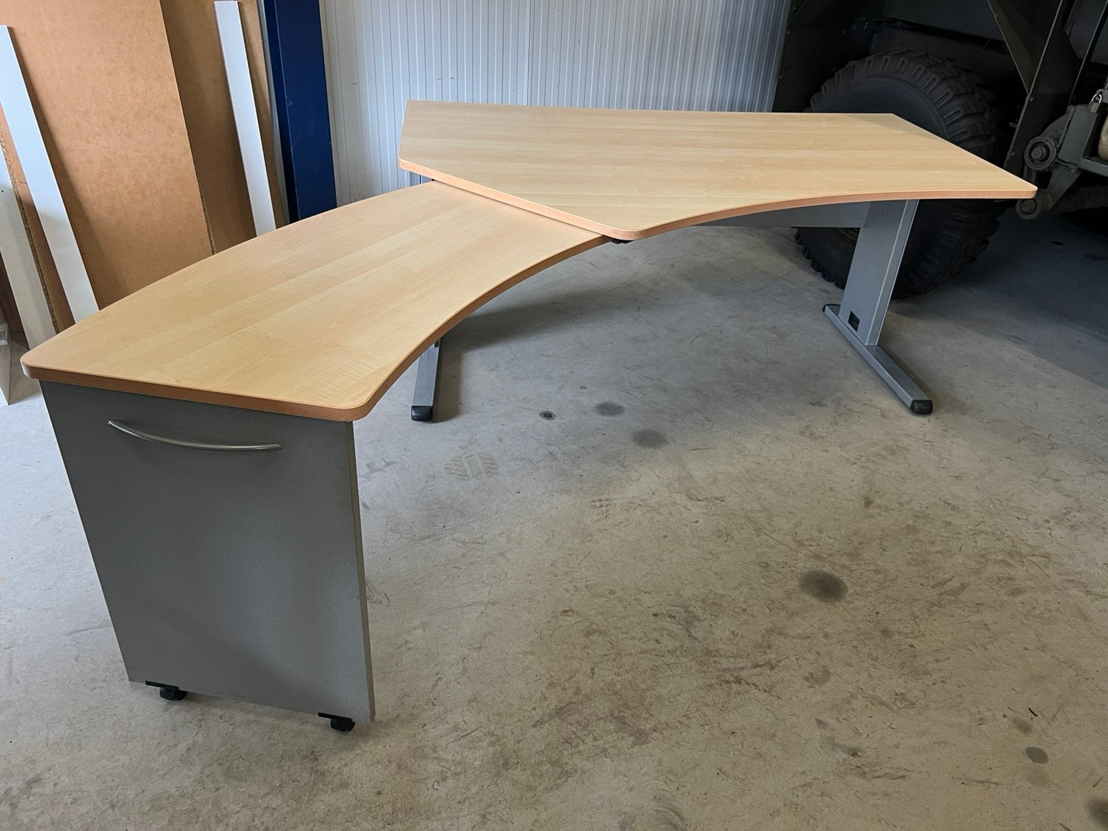 Groot Design Bureau Uittrekbaar Zij Verlengstuk op wieltjes, Huis en Inrichting, Bureaus, Ophalen, Gebruikt, 267 cm, Computerbureau