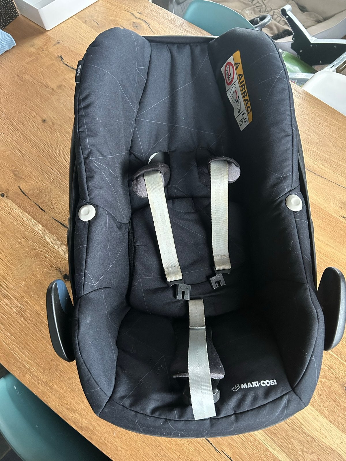 Maxi-Cosi Pebble autostoel met FamilyFix base en accessoires, Ophalen, Autogordel of Isofix, Gebruikt, Zijbescherming