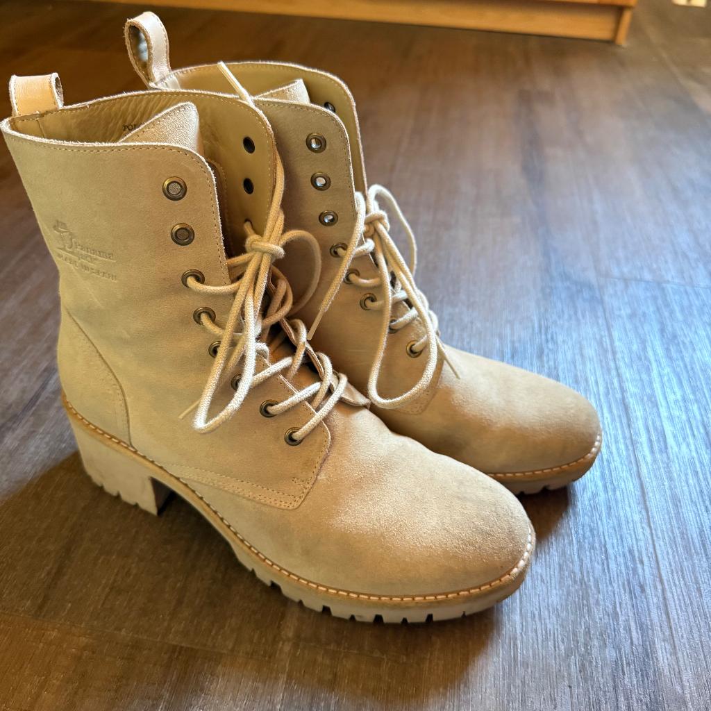 Panama Jack beige suede laarzen met blokhak maat 42, Beige, Lage of Enkellaarzen, Ophalen of Verzenden, Zo goed als nieuw