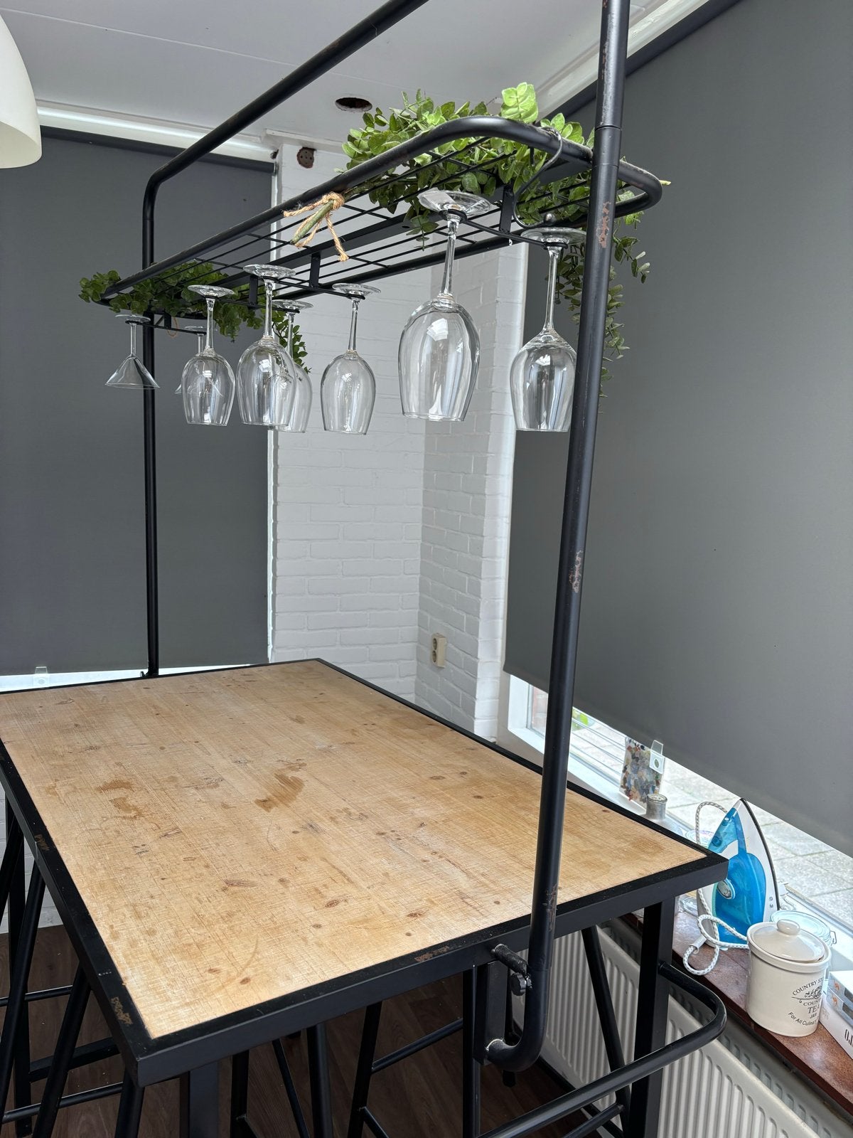 Industriële Bartafel met Glazenrek (excl. glazen en groen), Ophalen, Gebruikt
