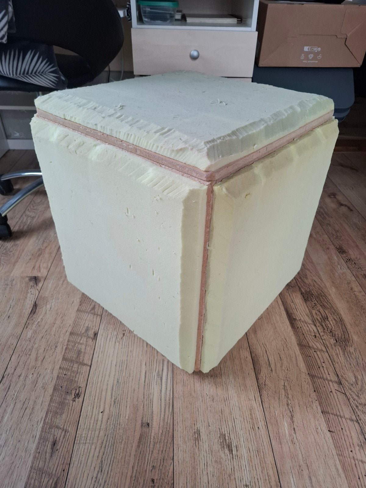Poef om zelf te bekleden - ca. 50x50cm, Ophalen, Gebruikt, Hout