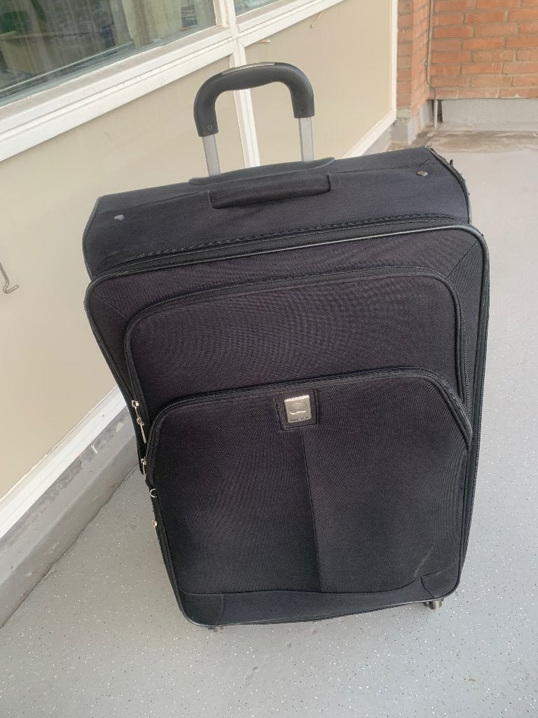 Grote zwarte Delsey koffer 75 cm met zwenkwielen, Ophalen, Wieltjes, Gebruikt, 45 tot 55 cm