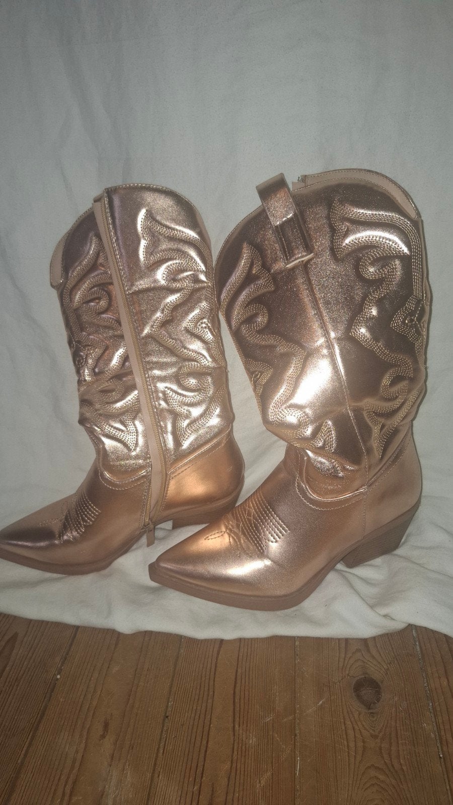 Goudkleurige cowboylaarzen maat 37 uit Spanje, Ophalen, Zo goed als nieuw, Overige kleuren, Lage of Enkellaarzen
