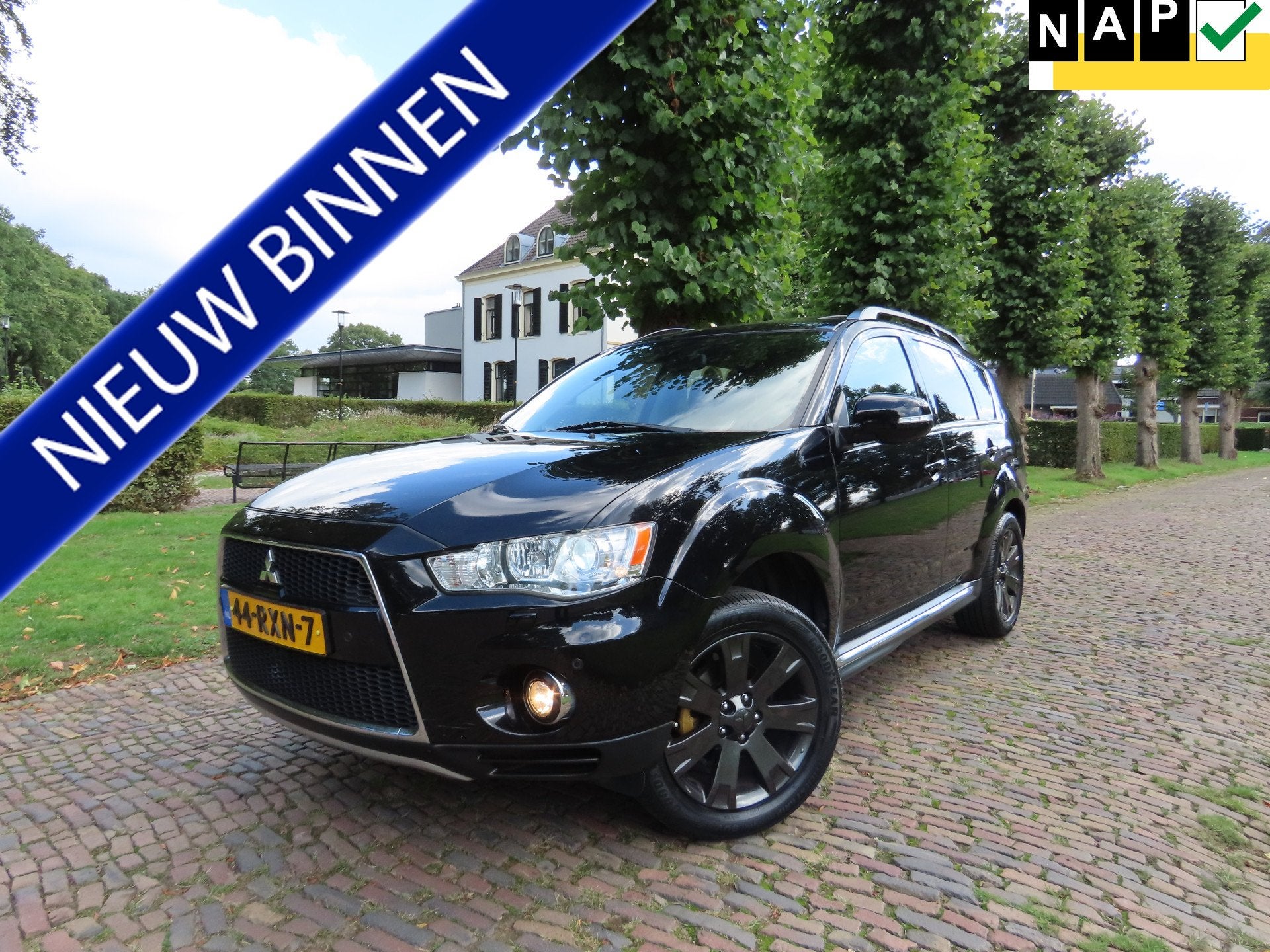 Mitsubishi Outlander 2.0 Instyle Automaat Leer Schuif/kantel, Auto's, Zwart, 4 cilinders, Automatische klimaatregeling, Zwart