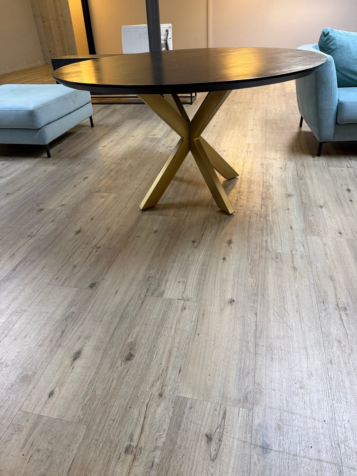 Ronde eettafel met zwart blad en gouden kruispoot, Huis en Inrichting, Ophalen, 100 tot 150 cm, Rond, Zo goed als nieuw