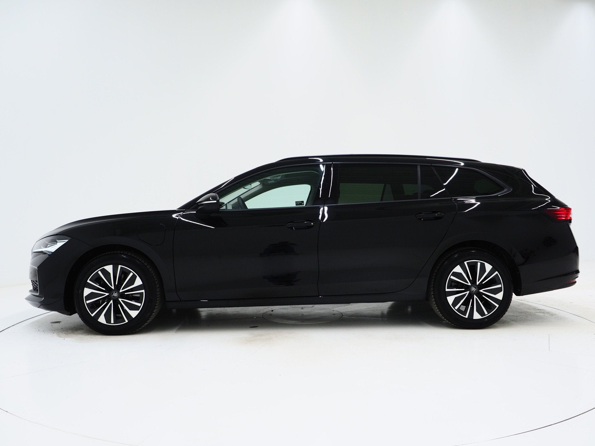 Skoda Superb Combi 1.5 TSI PHEV 204PK | Panoramadak | HUD |, Stof, 4 cilinders, Adaptive Cruise Control, Zwart