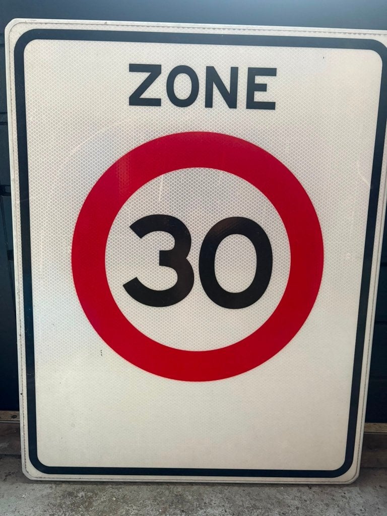Verkeersbord 30-km zone + Einde 30-km zone, Verzamelen, Merken en Reclamevoorwerpen, Ophalen, Gebruikt, Gebruiksvoorwerp