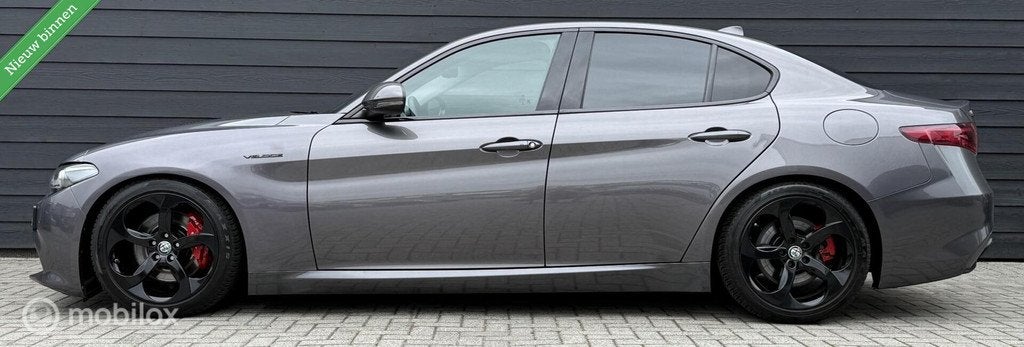 Alfa Romeo Giulia 2.0 T AWD Veloce Black/Leder/LED/Camera/Cr, Auto's, 4 cilinders, Met garantie (alle), 1505 kg, Leder