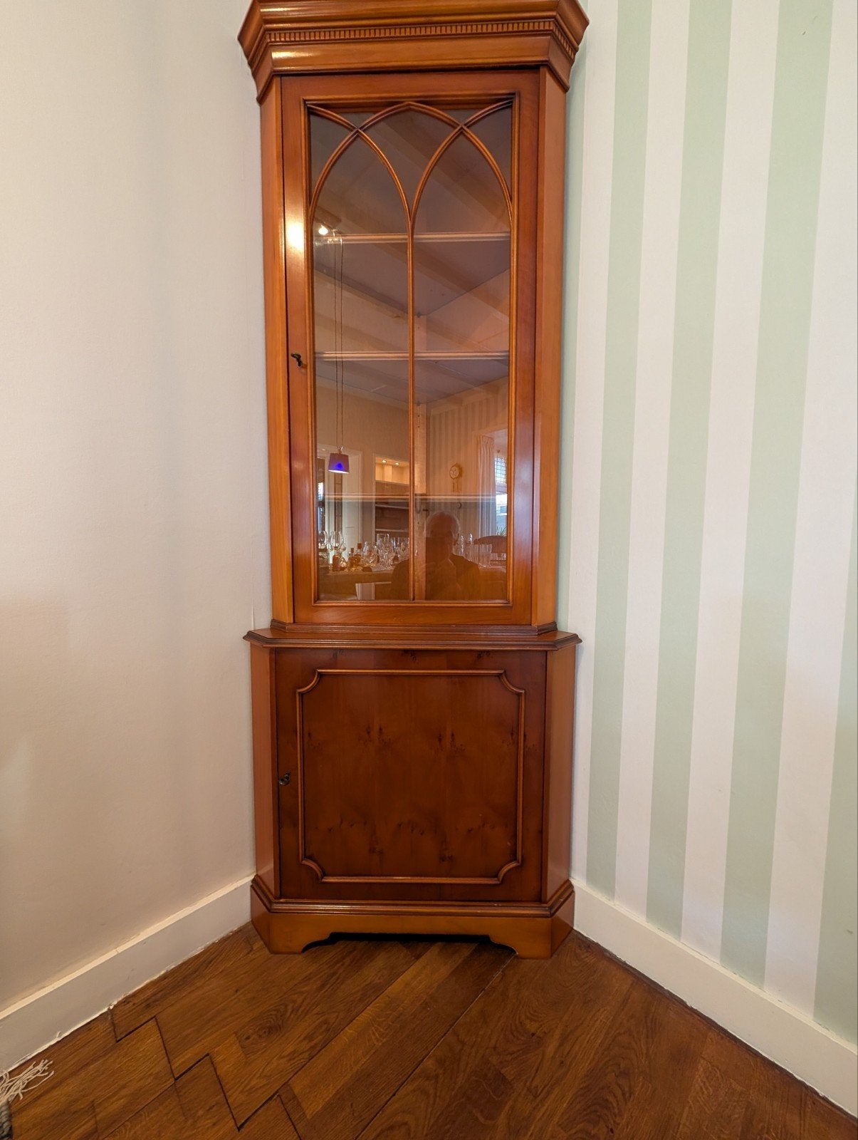 klassieke vitrine hoekkast (taxus hout), Ophalen, Met deur(en), Klassiek, 50 tot 100 cm
