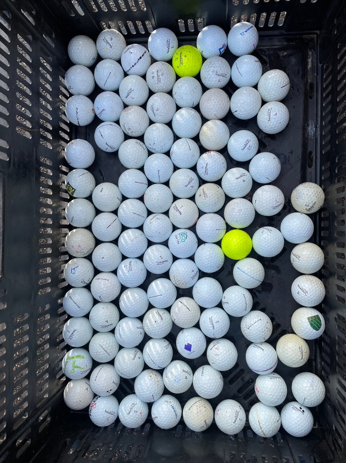 200 STUKS GOLFBALLEN, TITLEIST PRO V1 EN V1x, IN NIEUWSTAAT, Ophalen, Zo goed als nieuw, Bal(len)