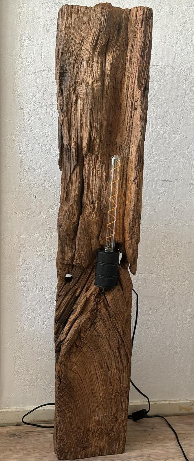 Unieke houten vloerlamp van robuust boomstamhout, Huis en Inrichting, Ophalen, Gebruikt, E27 (groot), Rustiek, Landelijk, Industrieel