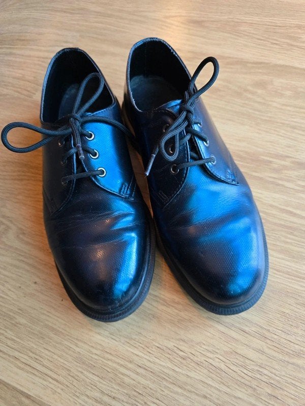 Mooie donkerblauwe lage dr. Martens maat 40, Kleding | Dames, Schoenen, Dr. Martens, Gedragen, Verzenden, Blauw