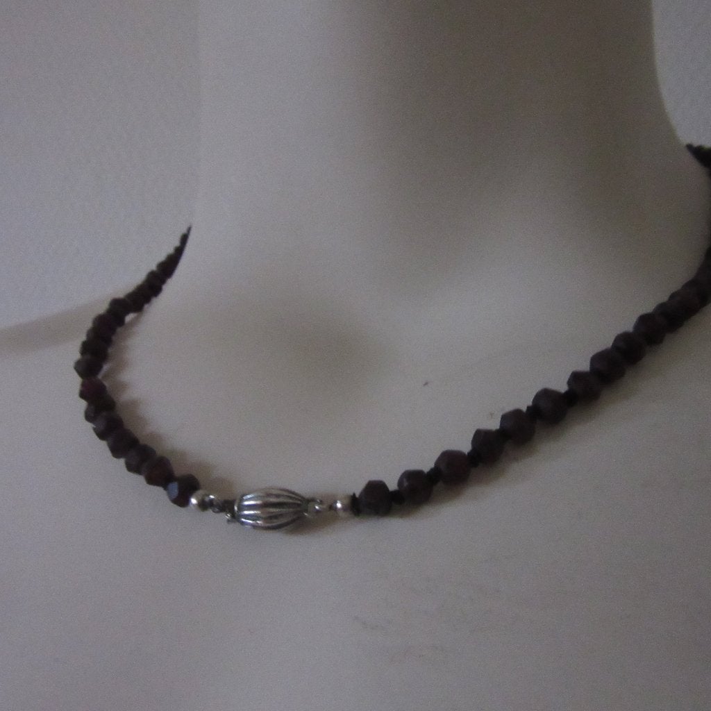 Granaat ketting met zilveren slot, Sieraden, Tassen en Uiterlijk, Antieke sieraden, Ophalen of Verzenden, Zilver, Ketting